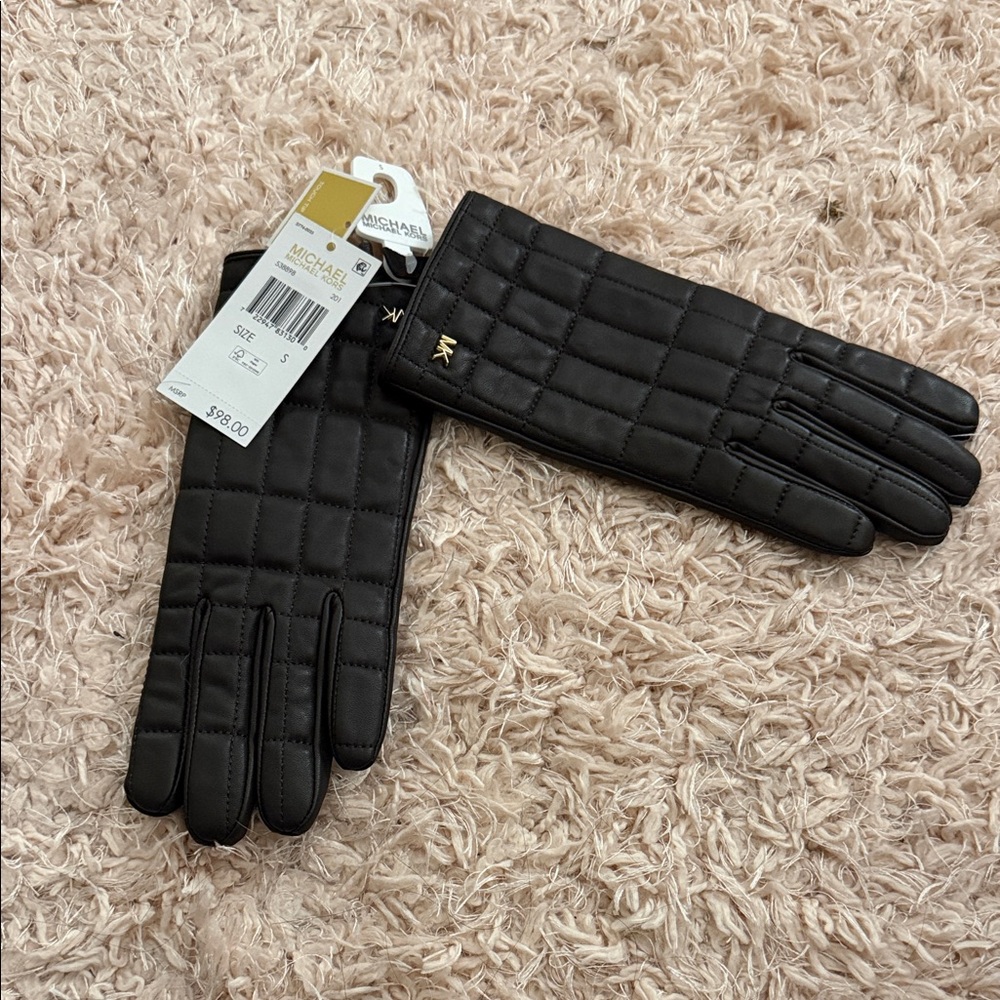MICHAEL Michael Kors Black Quilted Leather Touchscreen Gloves with Gold MK